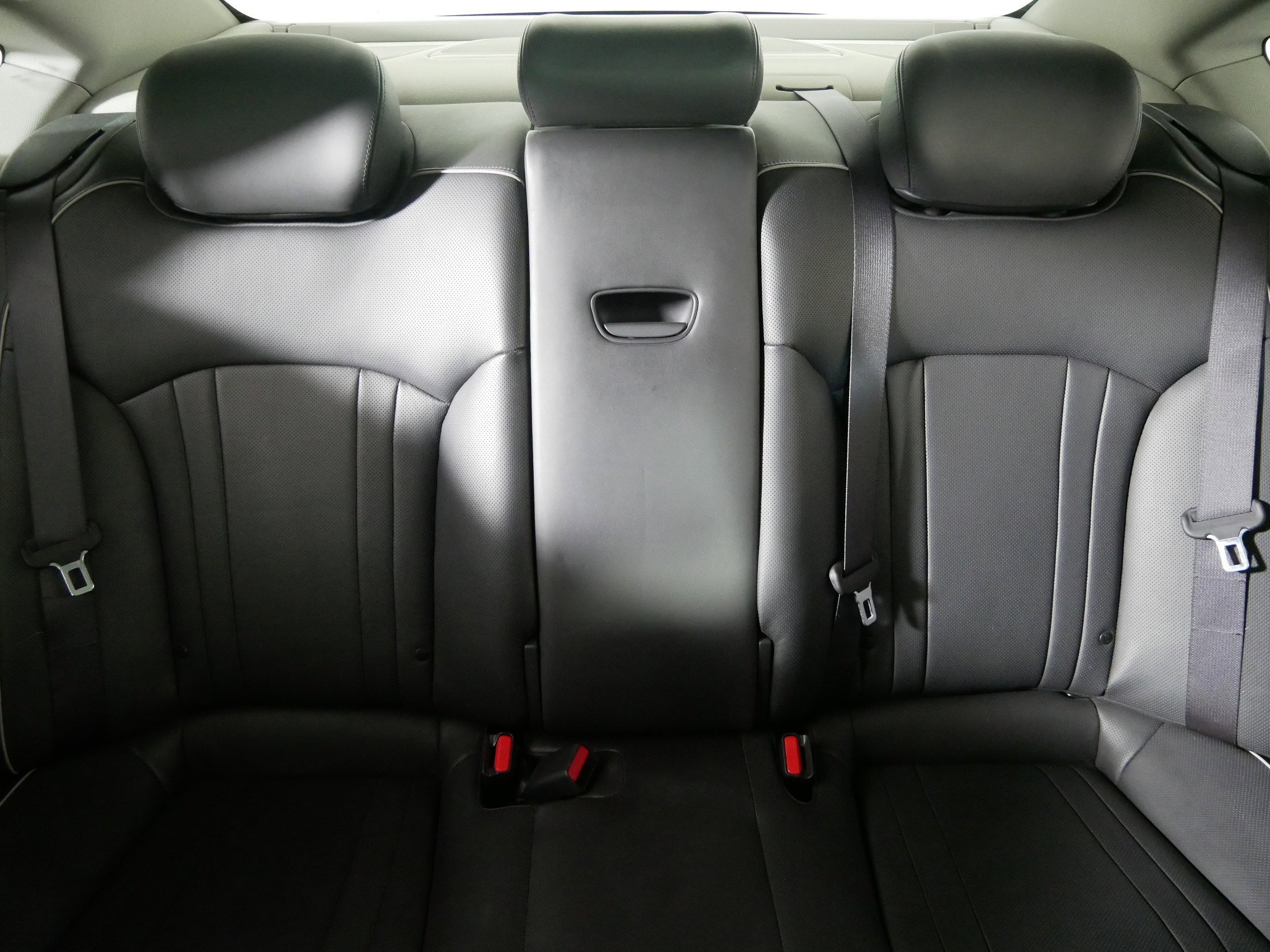 Used 2018 Genesis G80 3.8 w/ Option Group 03 image 13