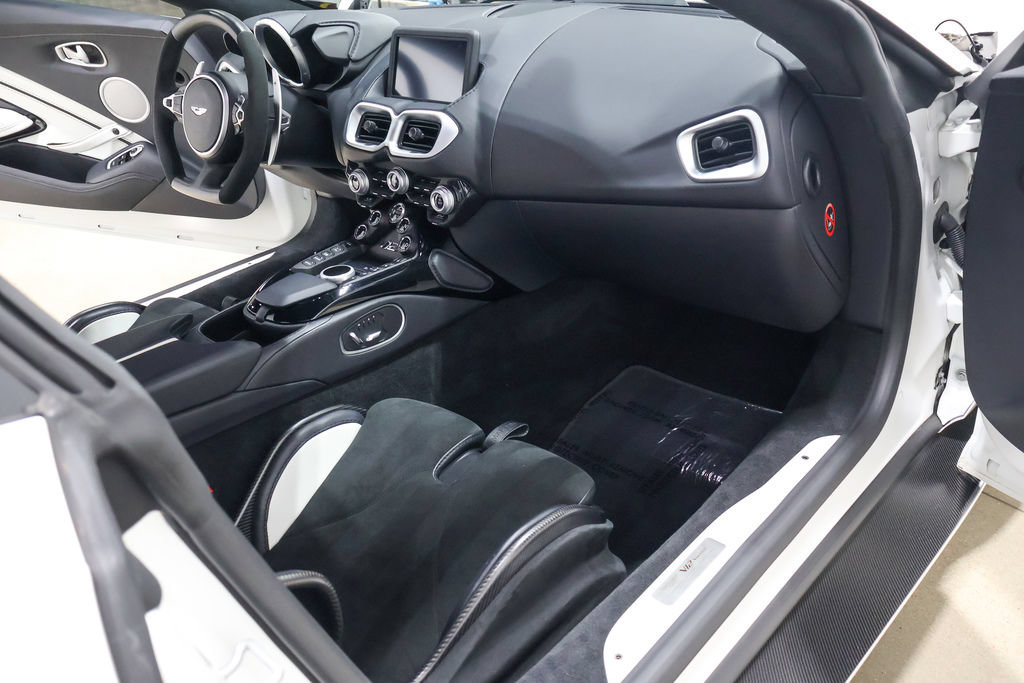 Used 2023 Aston Martin V12 Vantage RWD image 36