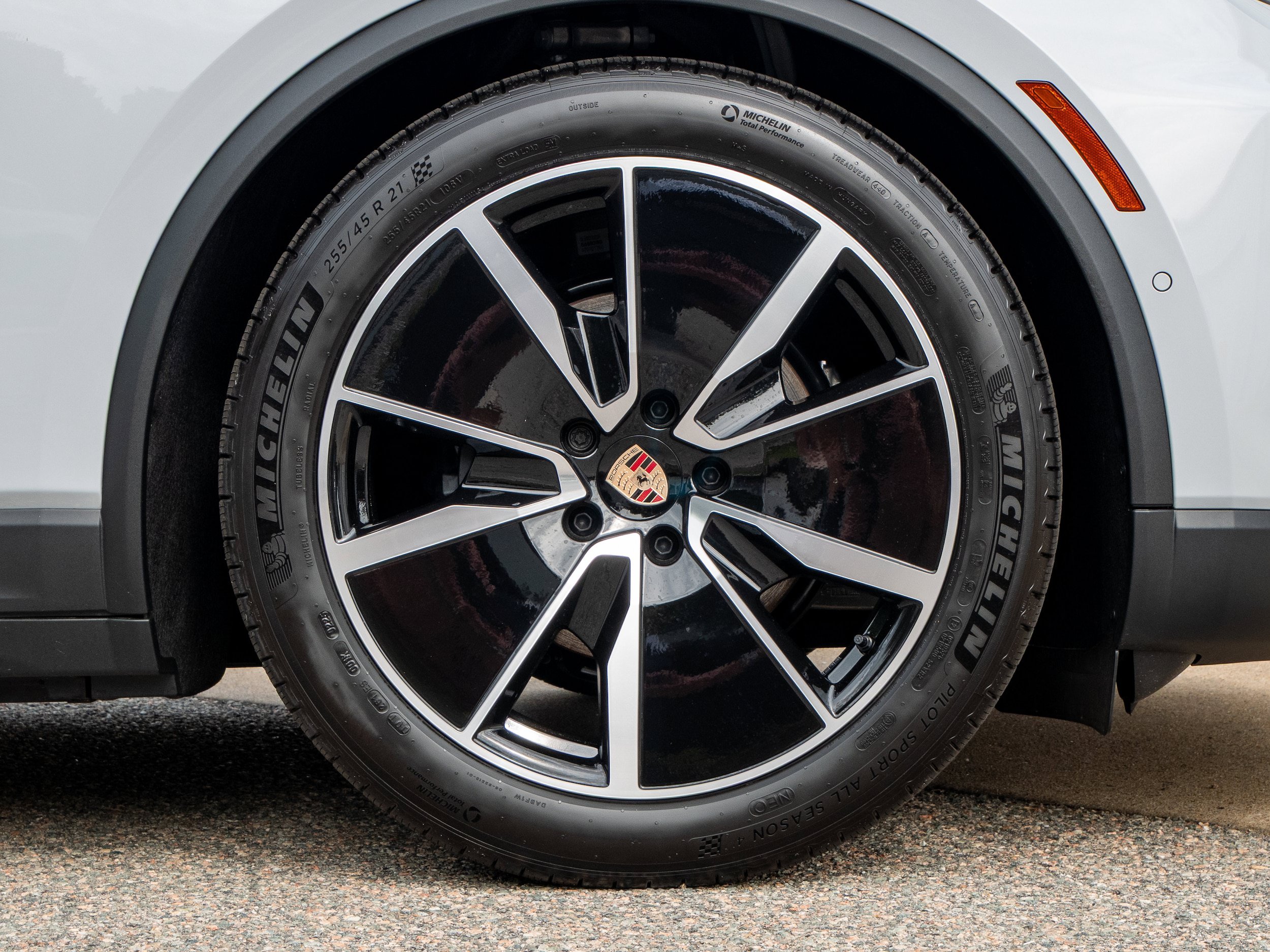 New 2025 Porsche Macan Electric RWD image 15