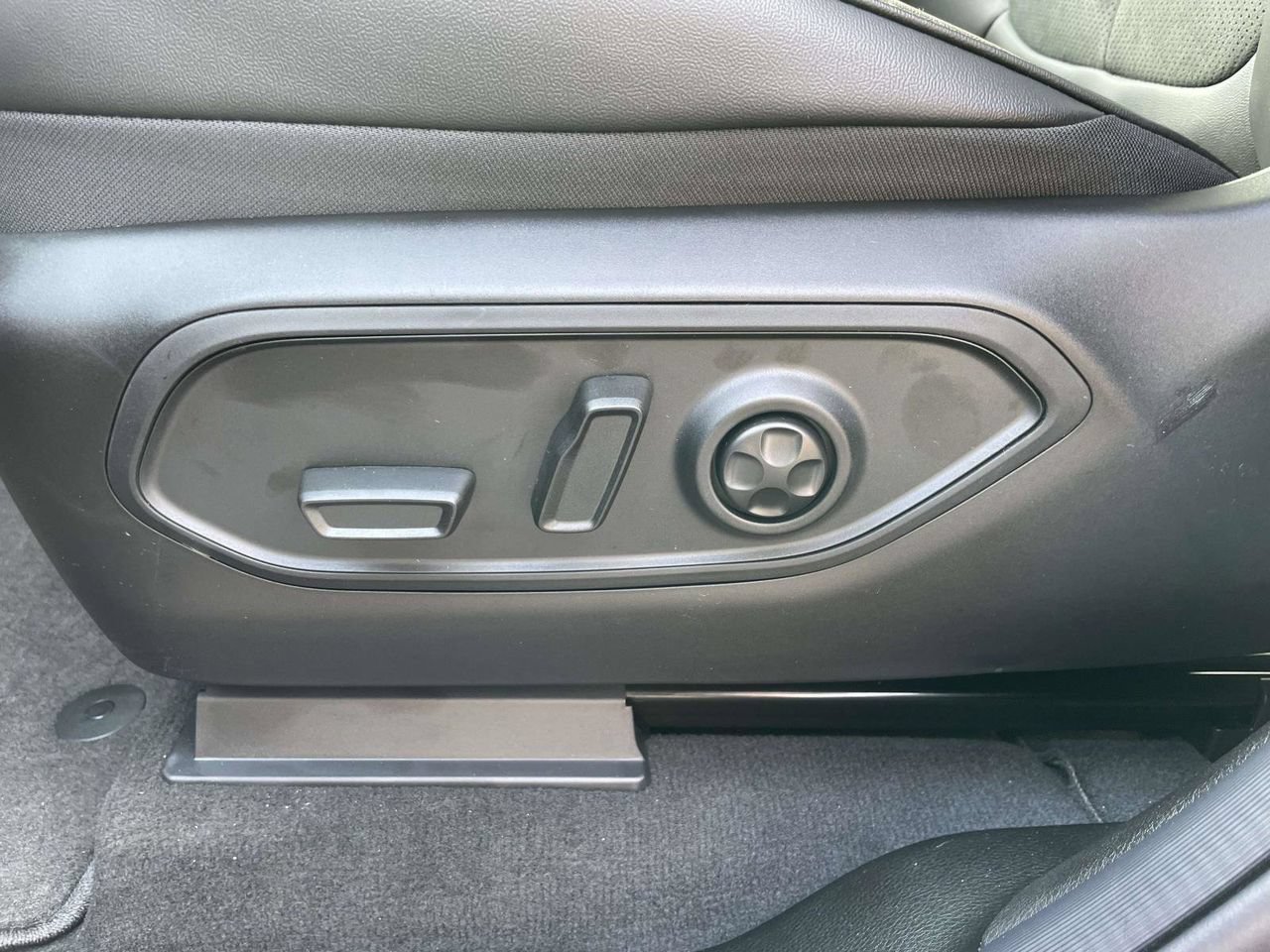 New 2025 Jeep Grand Cherokee L Altitude AWD/4WD image 24