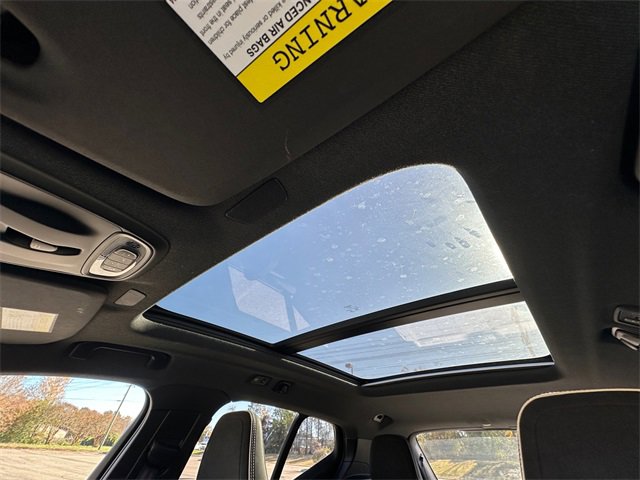 Used 2021 Volvo XC40 T5 R-Design w/ Climate Package image 27