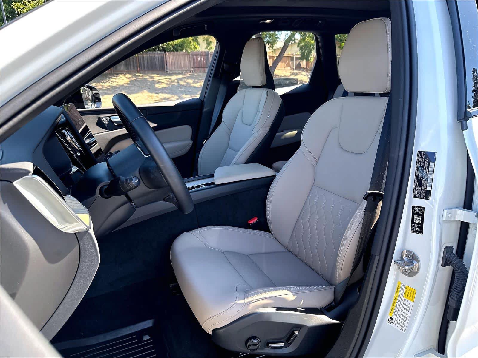 Used 2026 Volvo XC60 B5 Plus w/ Climate Package PRO AWD/4WD image 28