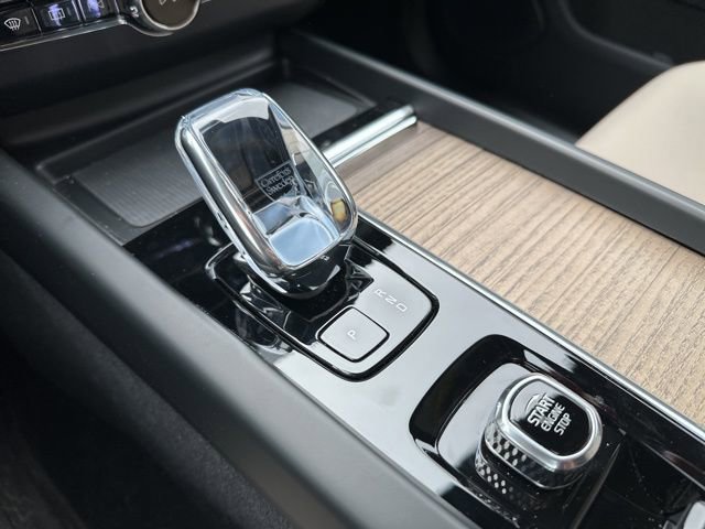 New 2026 Volvo XC60 B5 Plus w/ Protection Package Premier AWD/4WD image 15