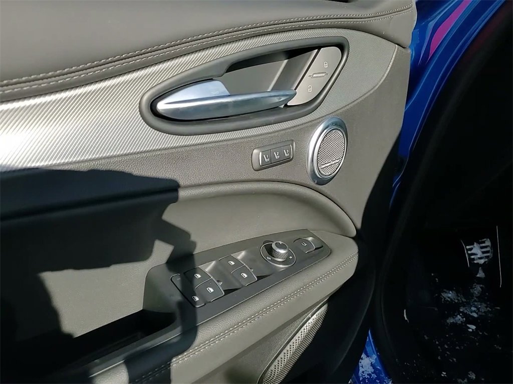 Used 2024 Alfa Romeo Stelvio Veloce image 20