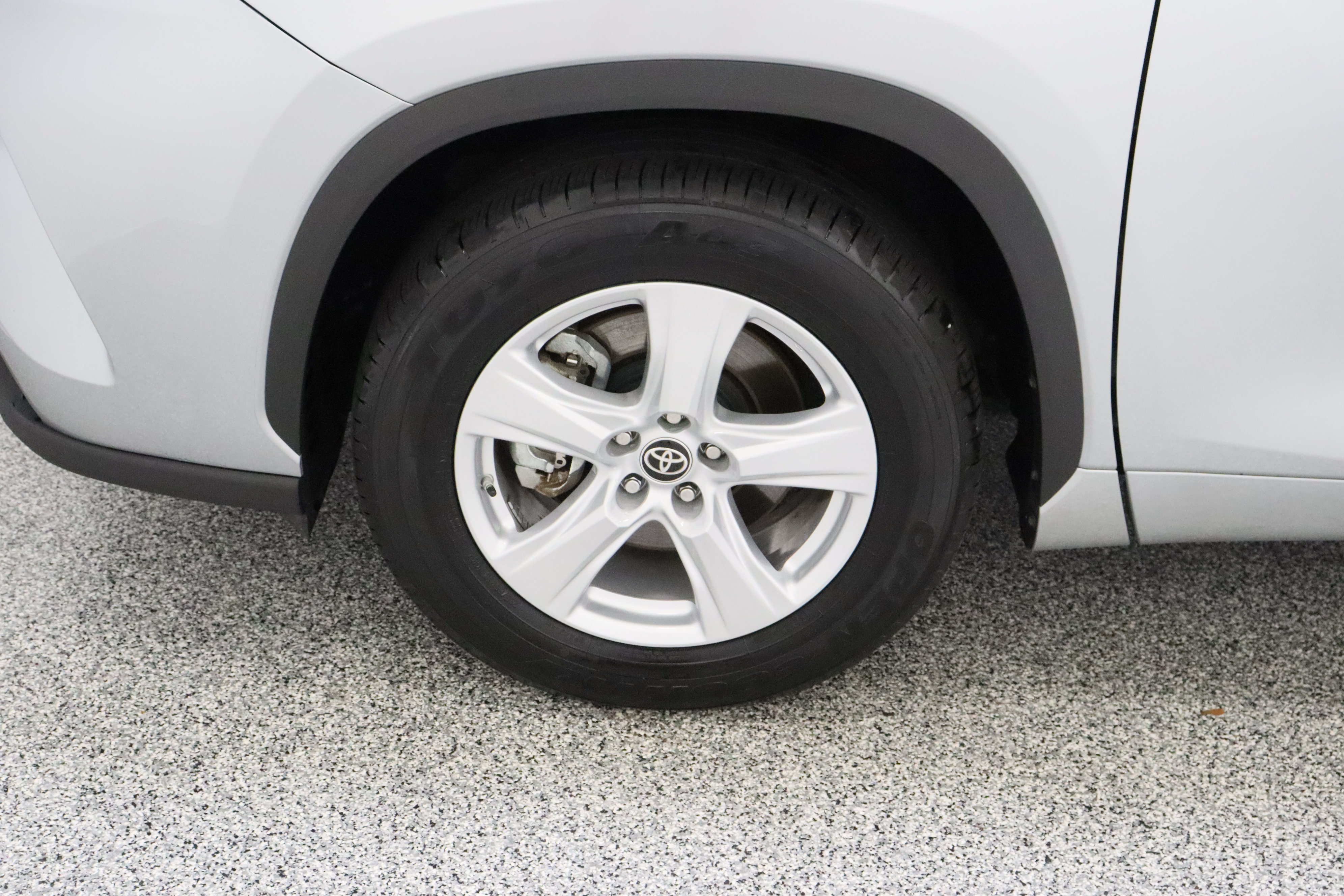 Certified 2025 Toyota Highlander LE FWD image 11