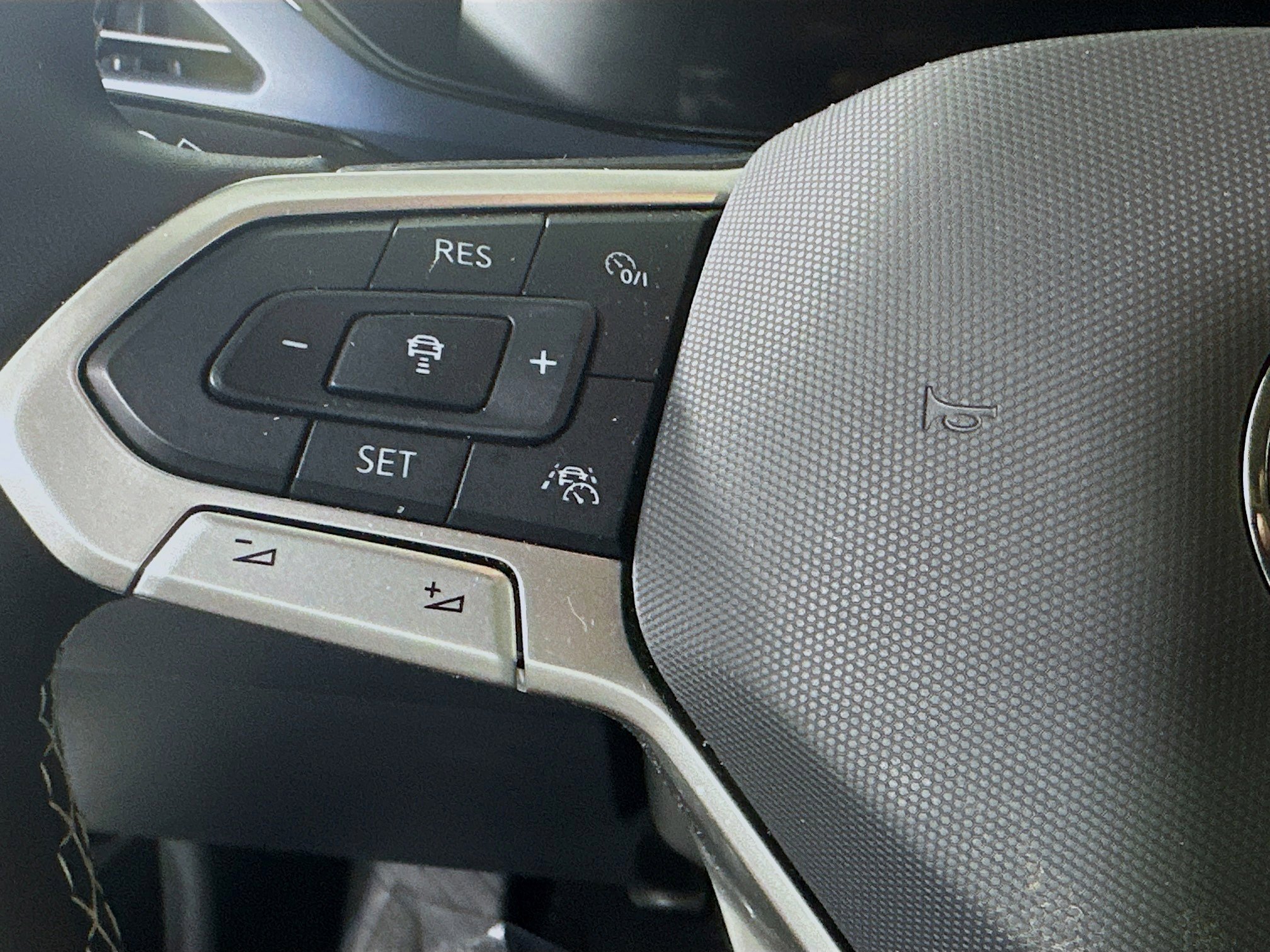 Used 2024 Volkswagen Taos SE image 16