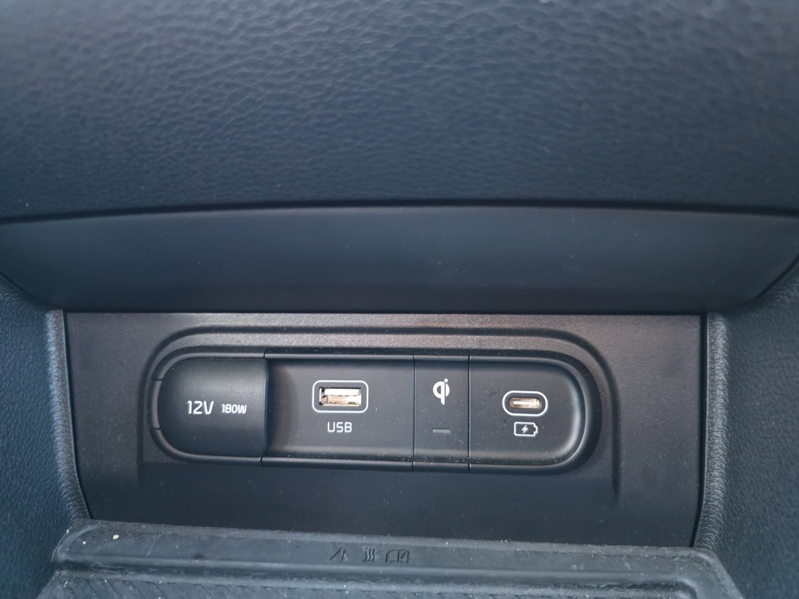 Used 2023 Kia Sportage EX image 19