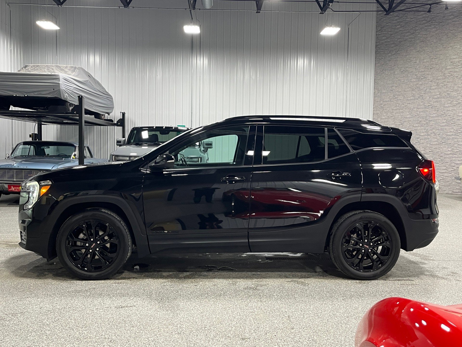 Certified 2022 GMC Terrain SLT w/ Infotainment Package II image 2