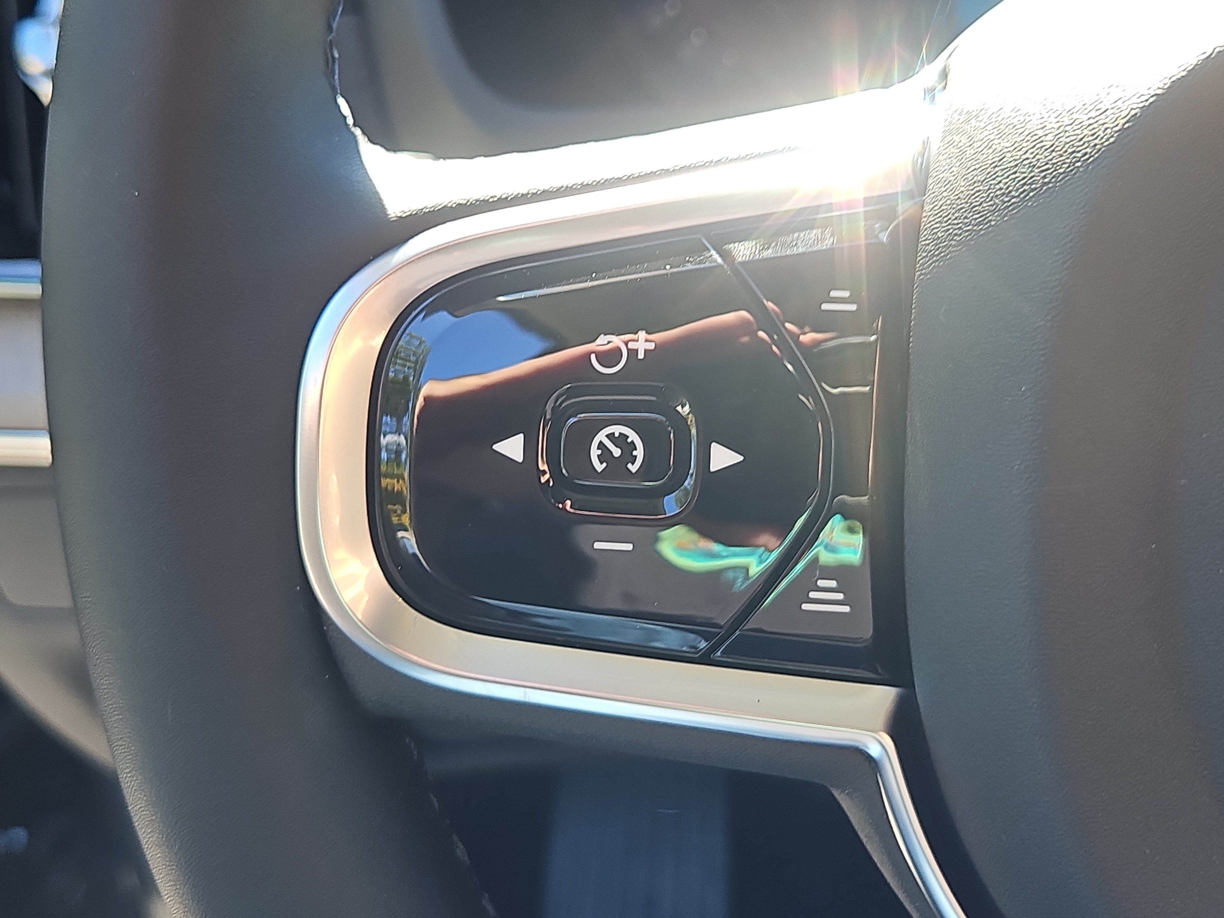 New 2027 Volvo XC90 B6 Plus AWD/4WD image 15