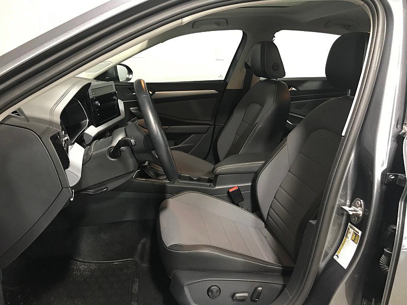 Used 2025 Volkswagen Jetta SE image 11