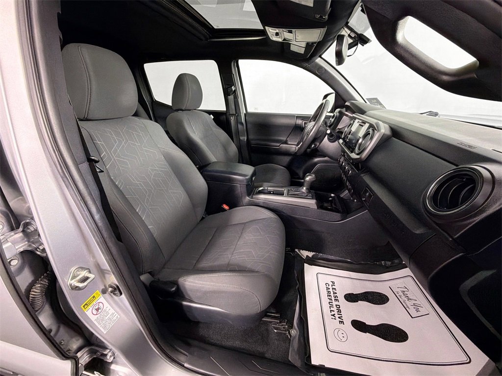 Used 2017 Toyota Tacoma SR5 image 28