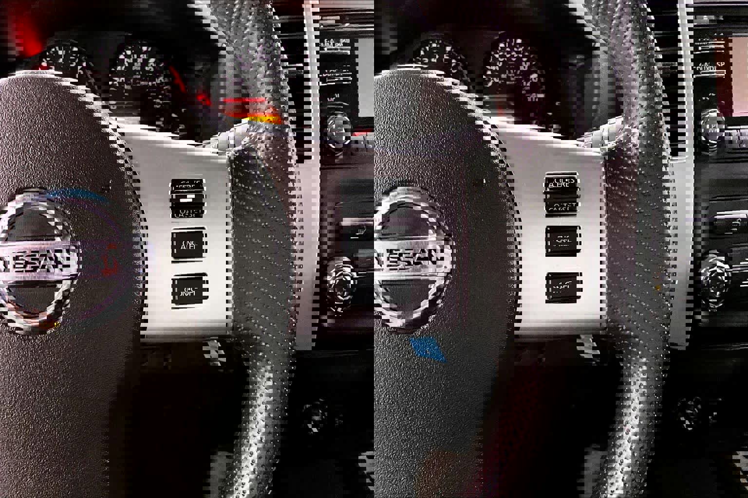 Used 2013 Nissan Frontier SV image 24