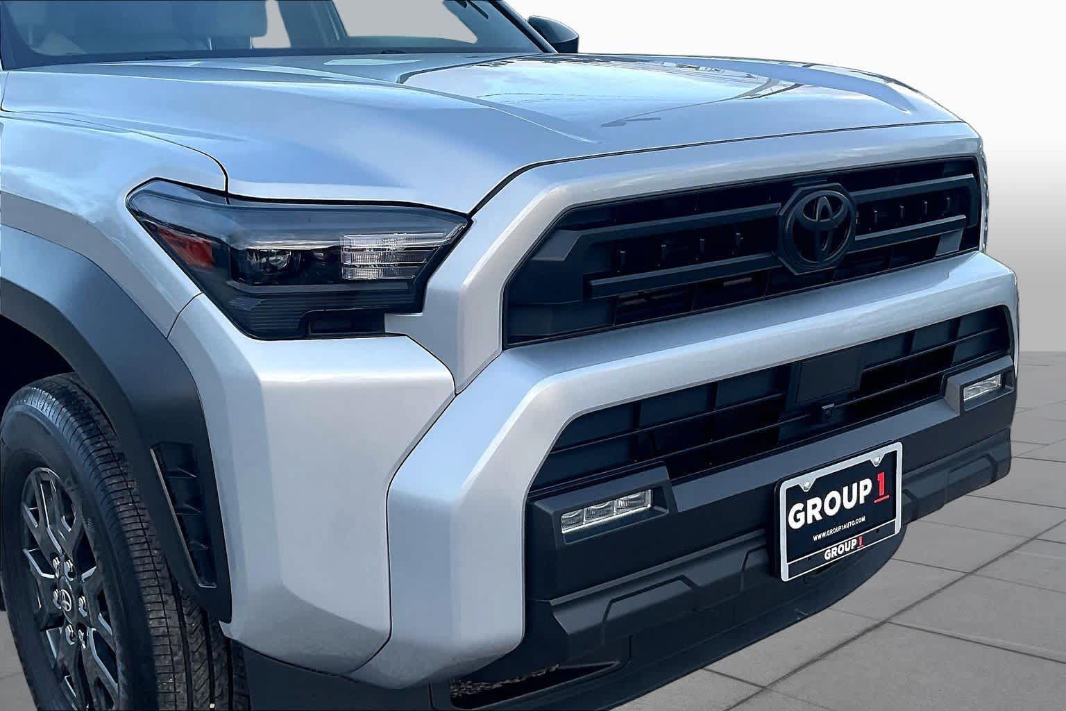 Used 2025 Toyota 4Runner SR5 AWD/4WD image 29