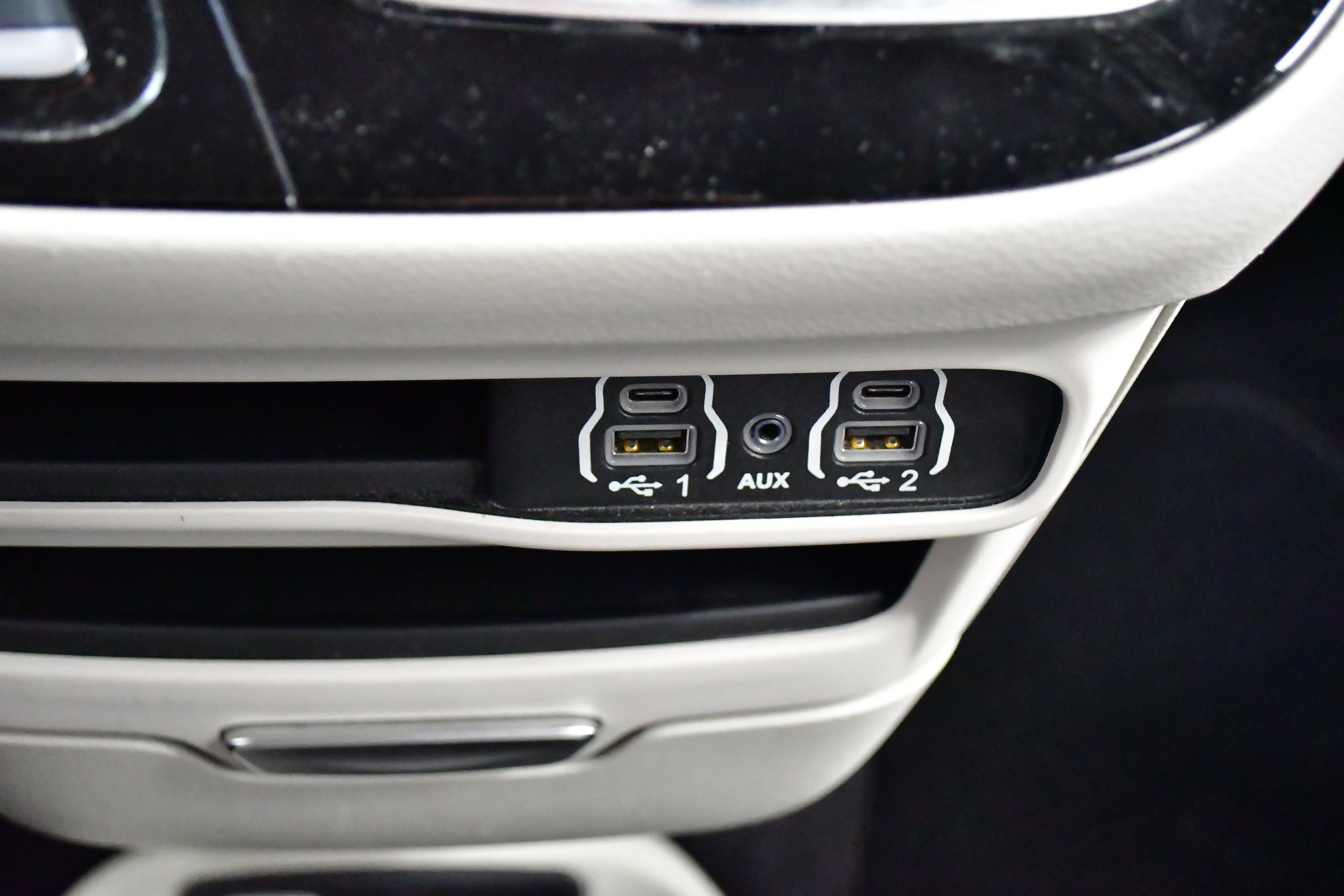 Used 2023 Chrysler Pacifica Touring-L FWD image 28