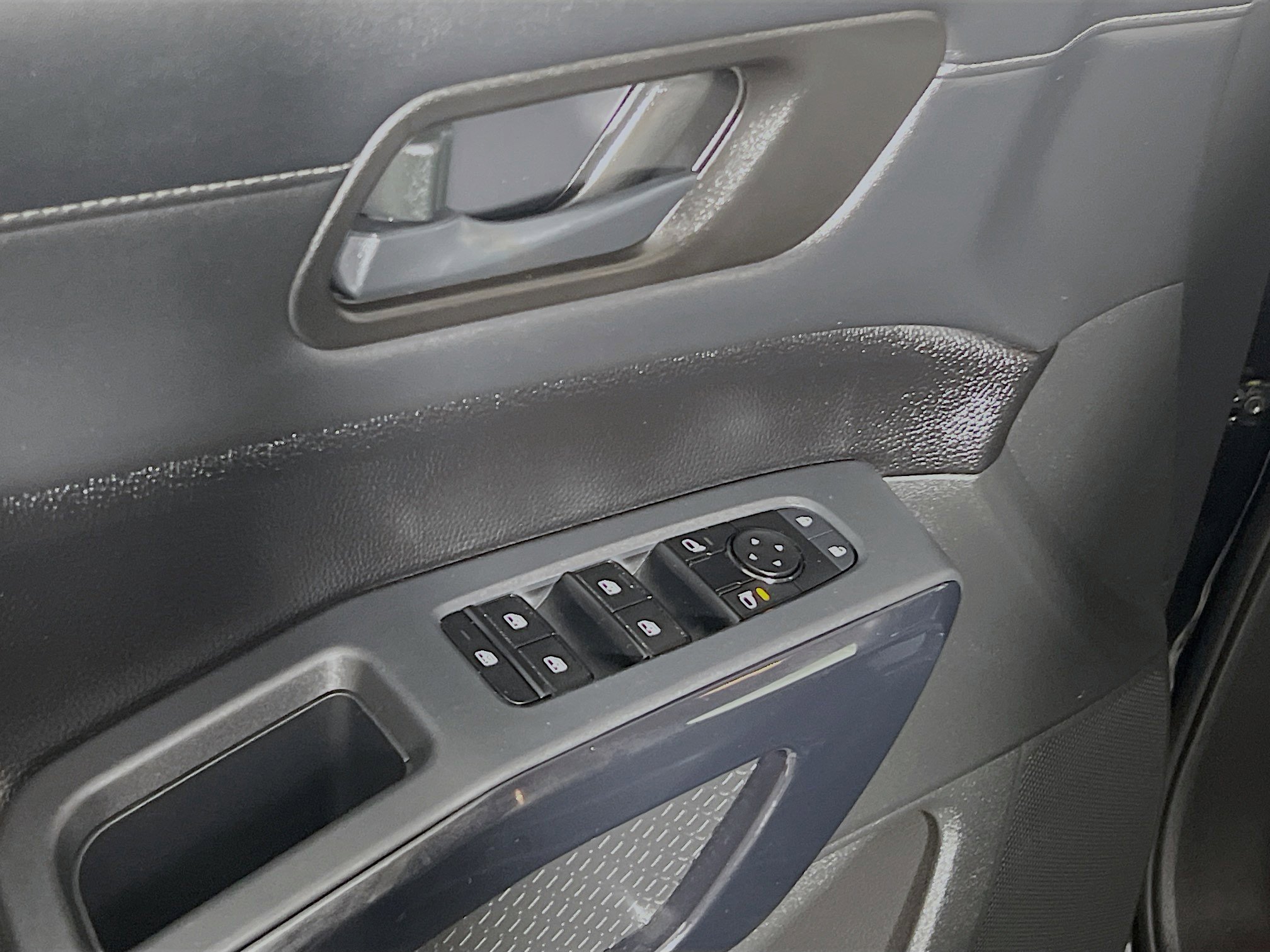 Used 2024 Nissan Pathfinder SV image 17
