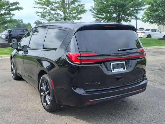 Certified 2024 Chrysler Pacifica Limited w/ S Appearance Package AWD/4WD image 6