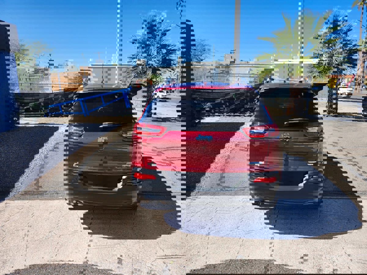 Used 2017 Jeep Cherokee Latitude image 12