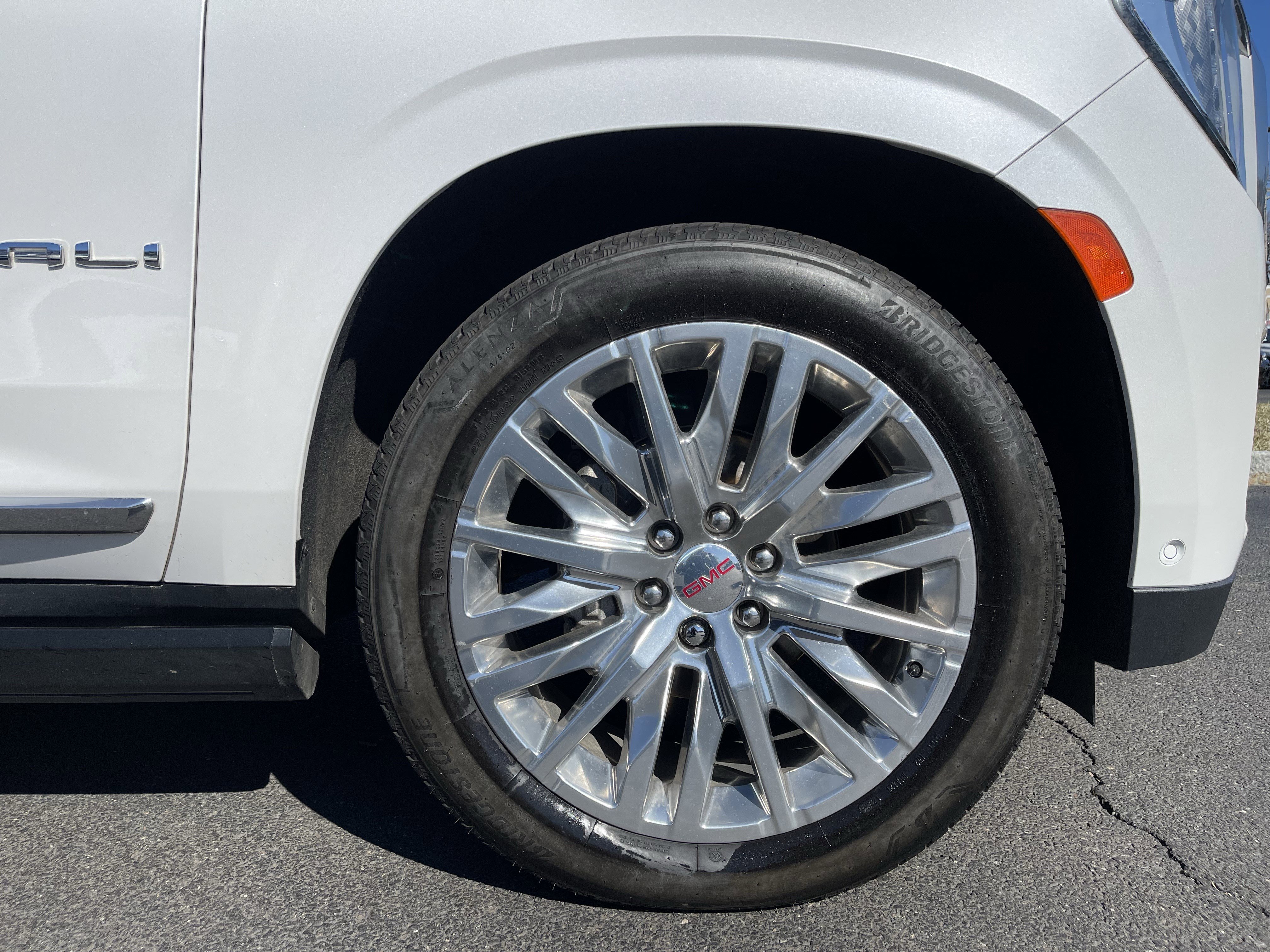 Used 2023 GMC Yukon XL Denali w/ Denali Reserve Package image 10