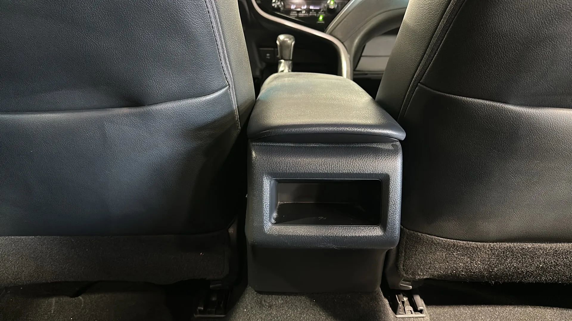 Used 2019 Toyota Camry SE w/ Carpet Mat Package FWD image 19