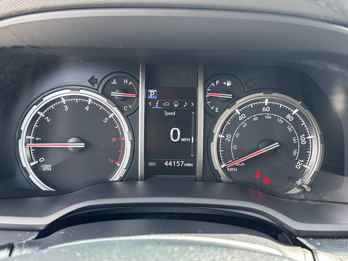Used 2024 Toyota 4Runner TRD Off-Road Premium AWD/4WD image 18