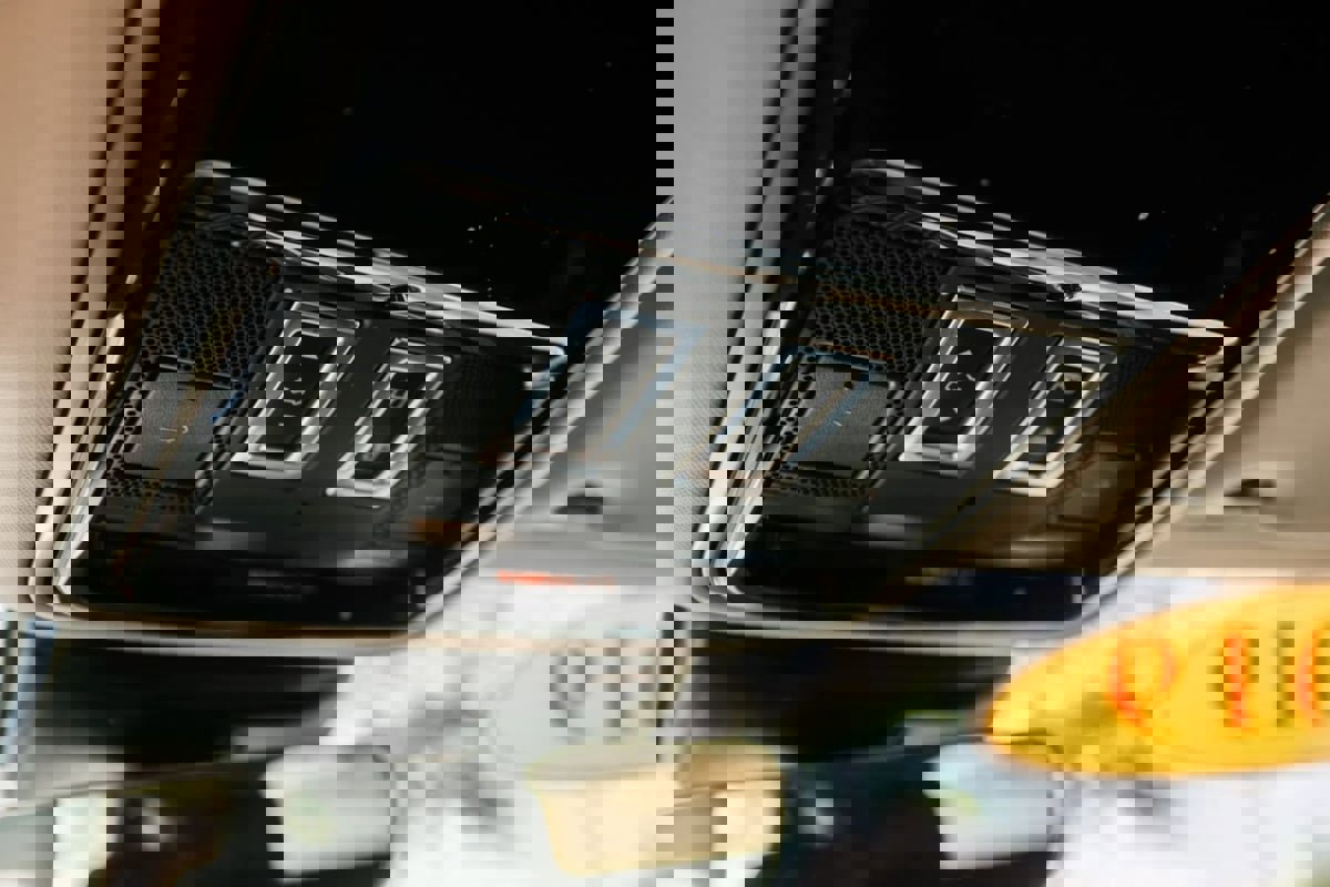 Used 2019 Land Rover Range Rover Velar S image 39