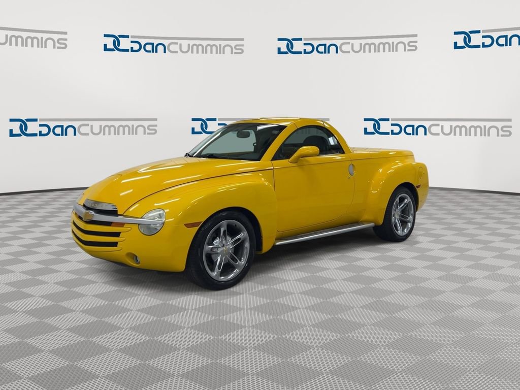 Used 2004 Chevrolet SSR w/ Preferred Equipment Group RWD image 4