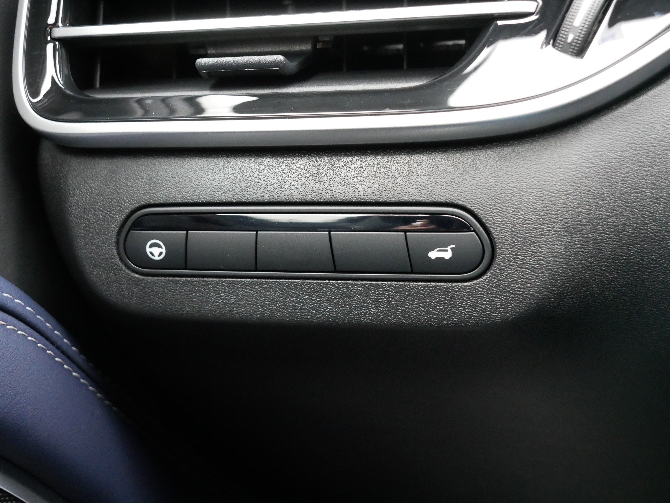 Certified 2026 INFINITI QX60 Sport w/ Dark Cargo Package image 26