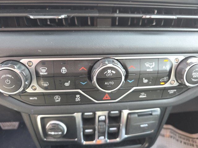 Used 2024 Jeep Wrangler Unlimited Sahara w/ Technology Group AWD/4WD image 11