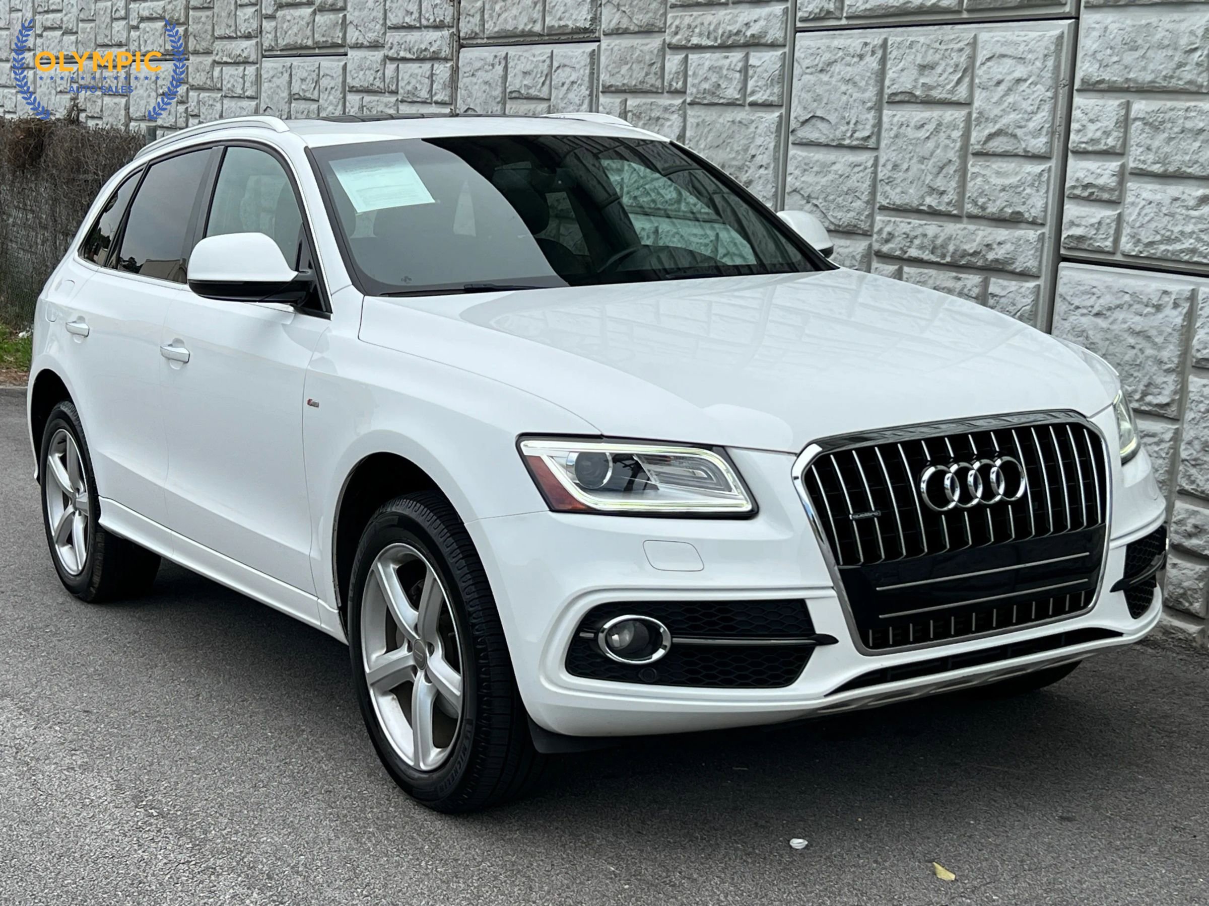 Used 2017 Audi Q5 2.0T Premium Plus w/ Technology Package AWD/4WD image 3
