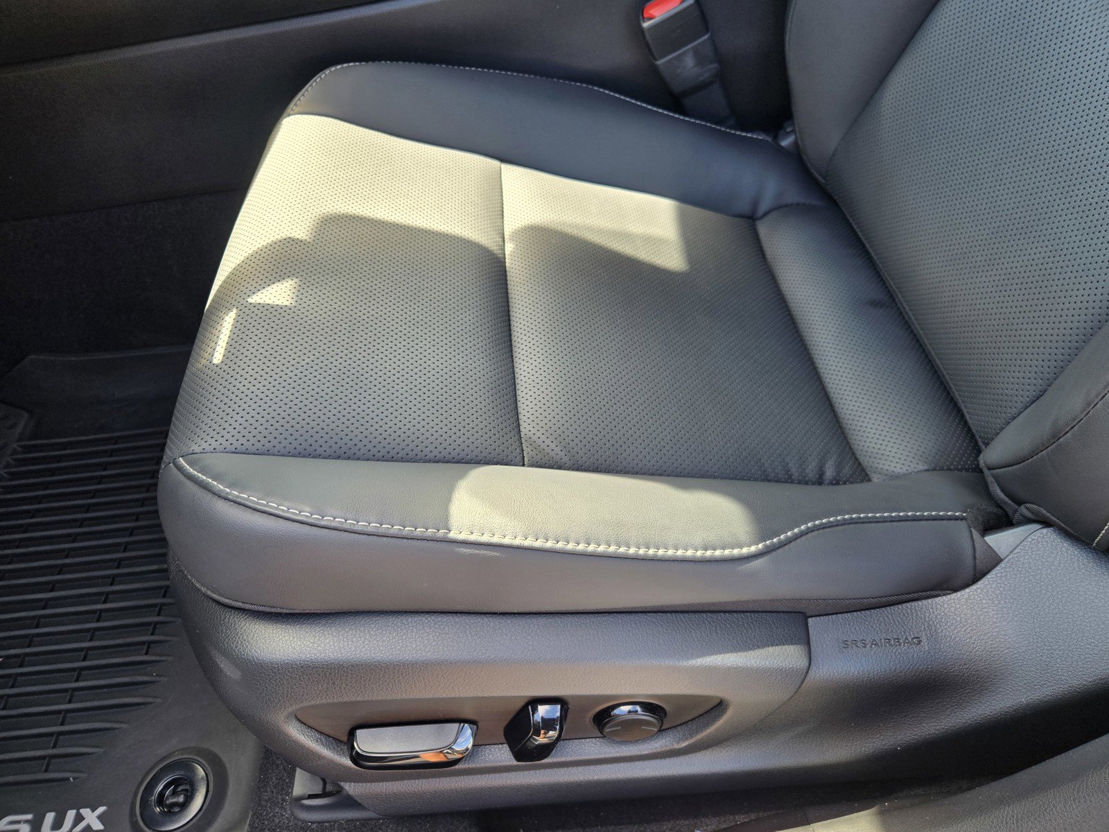 Used 2025 Lexus UX 300h AWD w/ Accessory Package (Z1) image 17