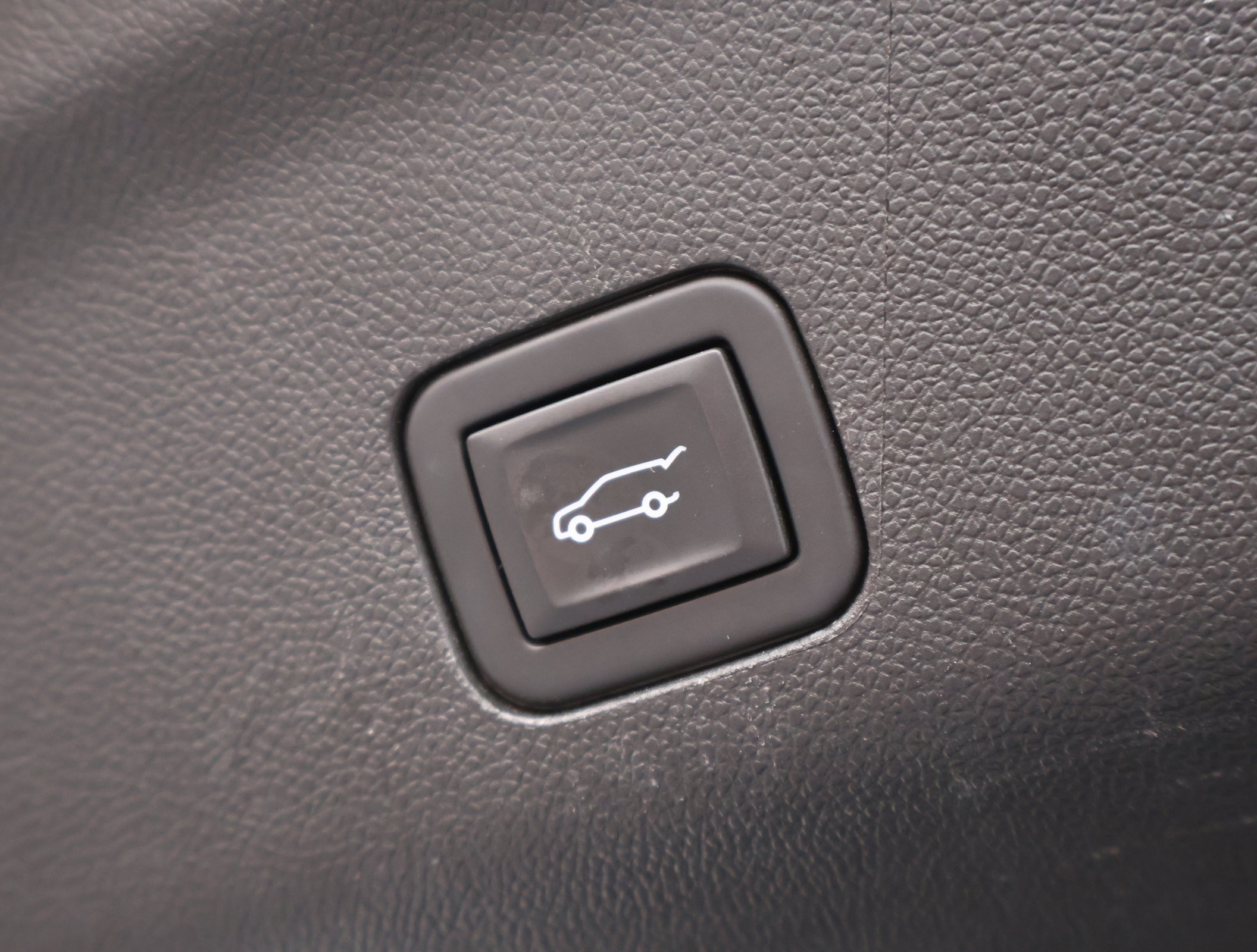 Used 2024 Chevrolet Suburban LT image 25