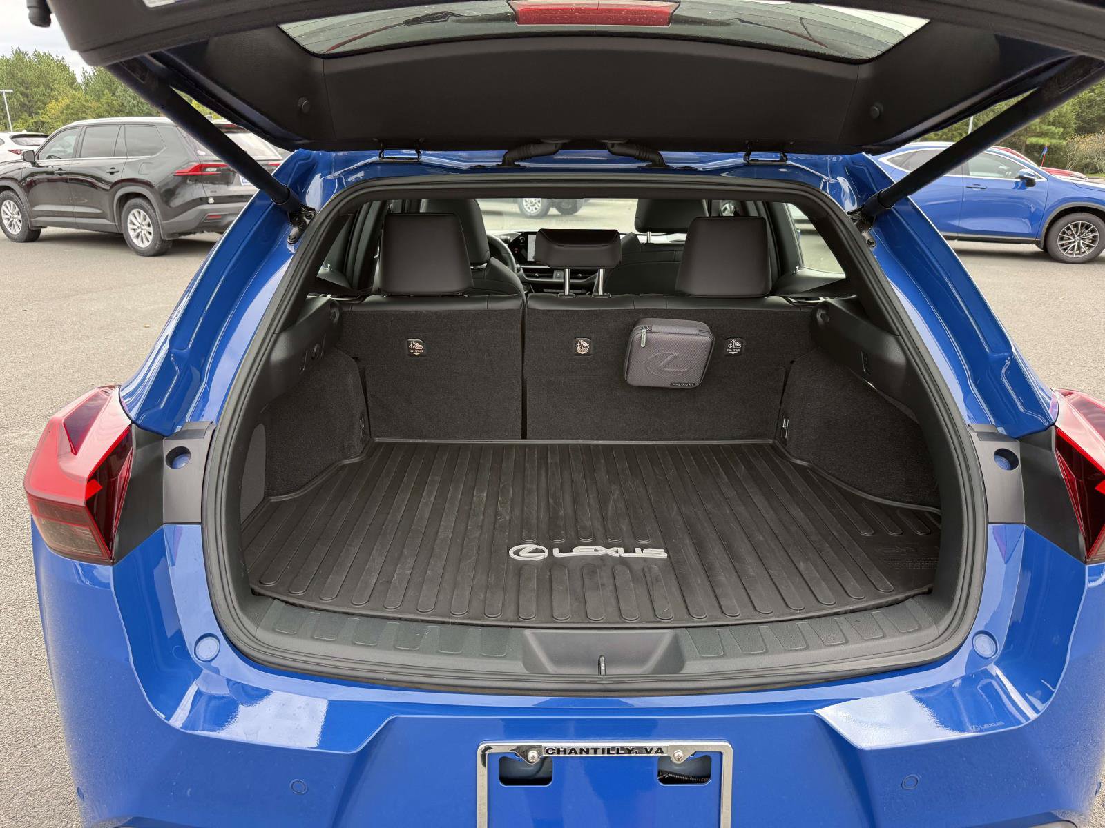 Used 2023 Lexus UX 250h AWD w/ Premium Package image 29