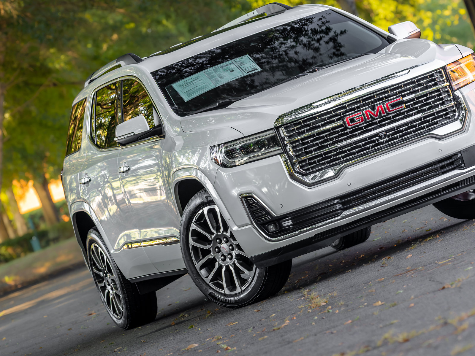 Used 2021 GMC Acadia Denali w/ Denali Technology Package FWD image 23