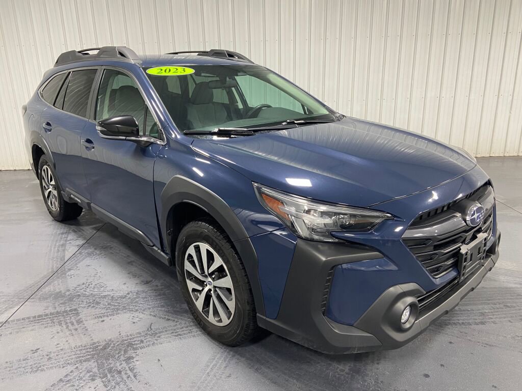 Used 2023 Subaru Outback Premium image 2