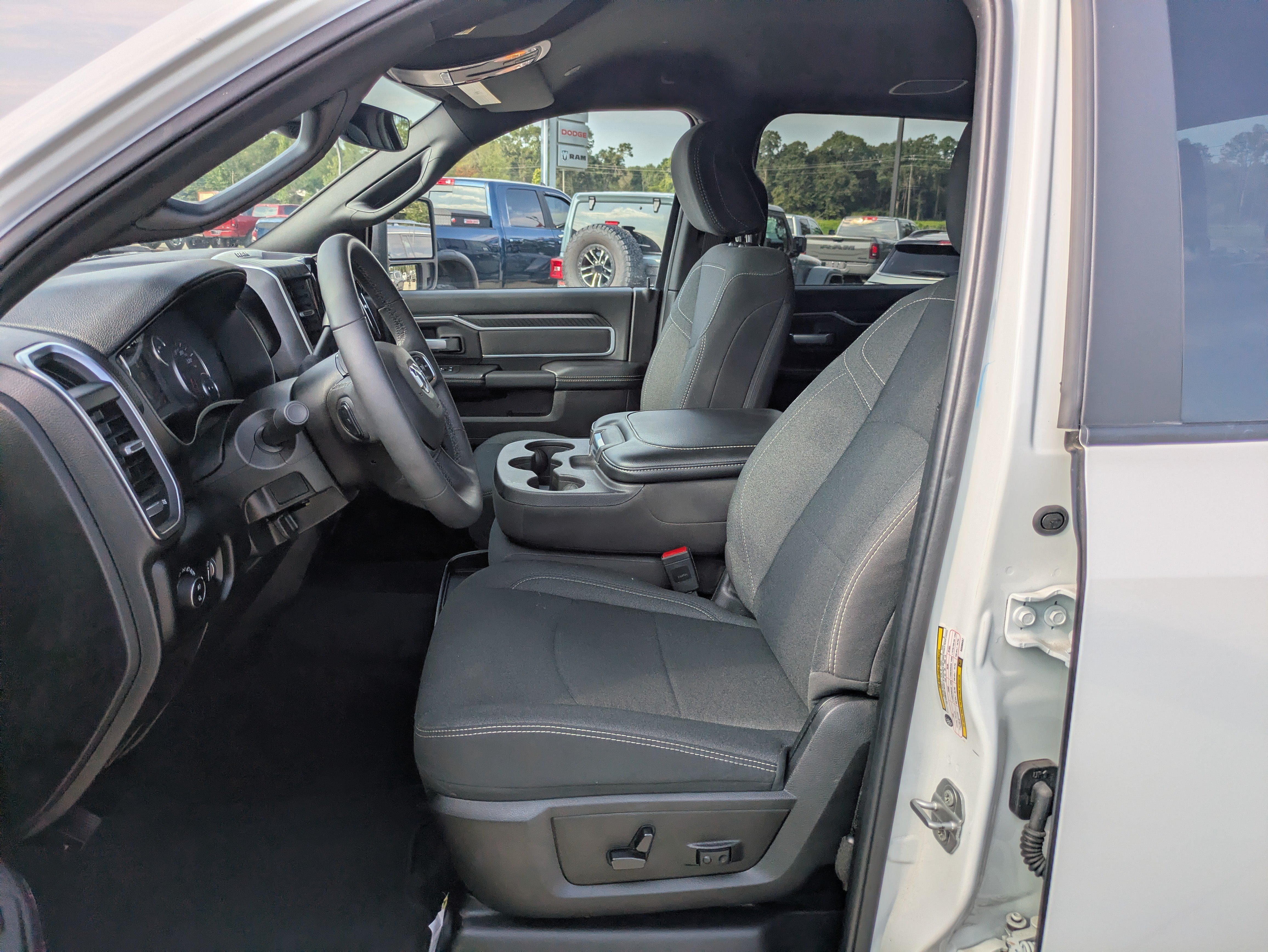 Used 2025 RAM 2500 Big Horn AWD/4WD image 8