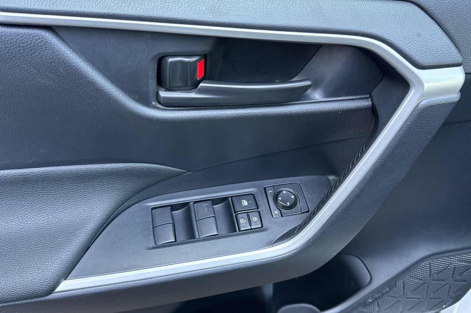 Certified 2024 Toyota RAV4 LE AWD/4WD image 14
