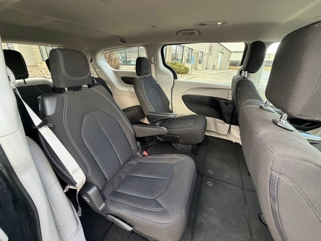 Used 2023 Chrysler Voyager LX FWD image 11