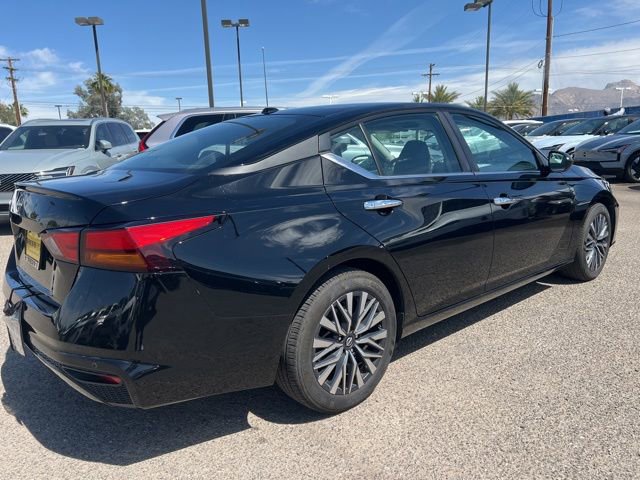 Used 2025 Nissan Altima 2.5 SV FWD image 4