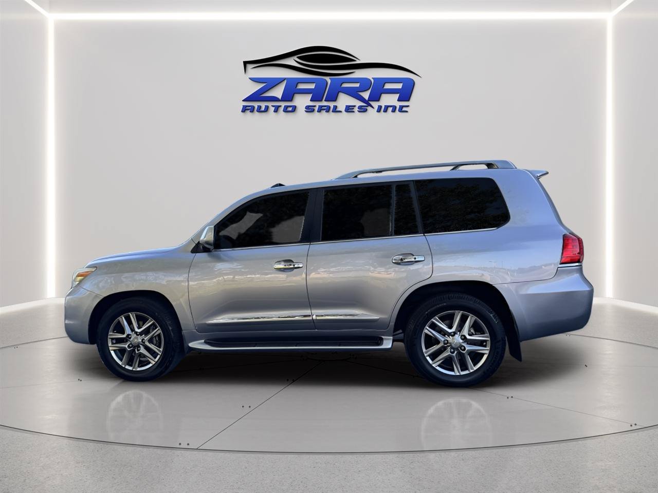Used 2011 Lexus LX 570 4WD w/ Luxury Pkg image 3