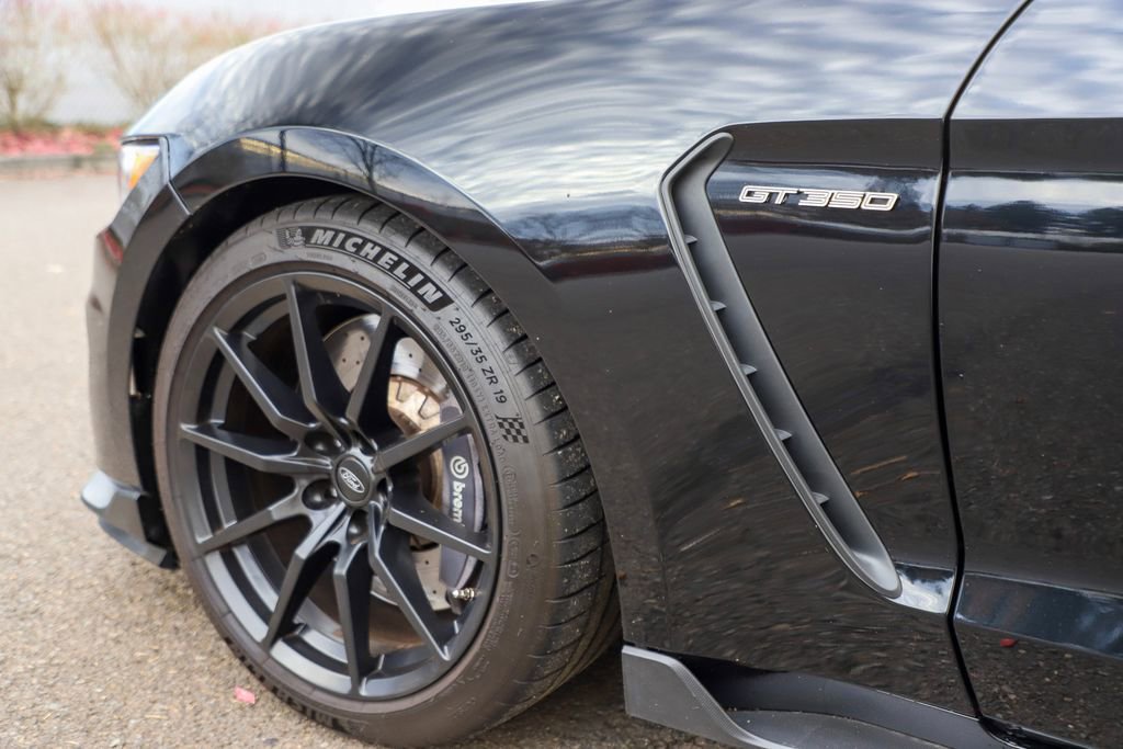 Used 2018 Ford Mustang Shelby GT350 w/ Electronics Package image 31