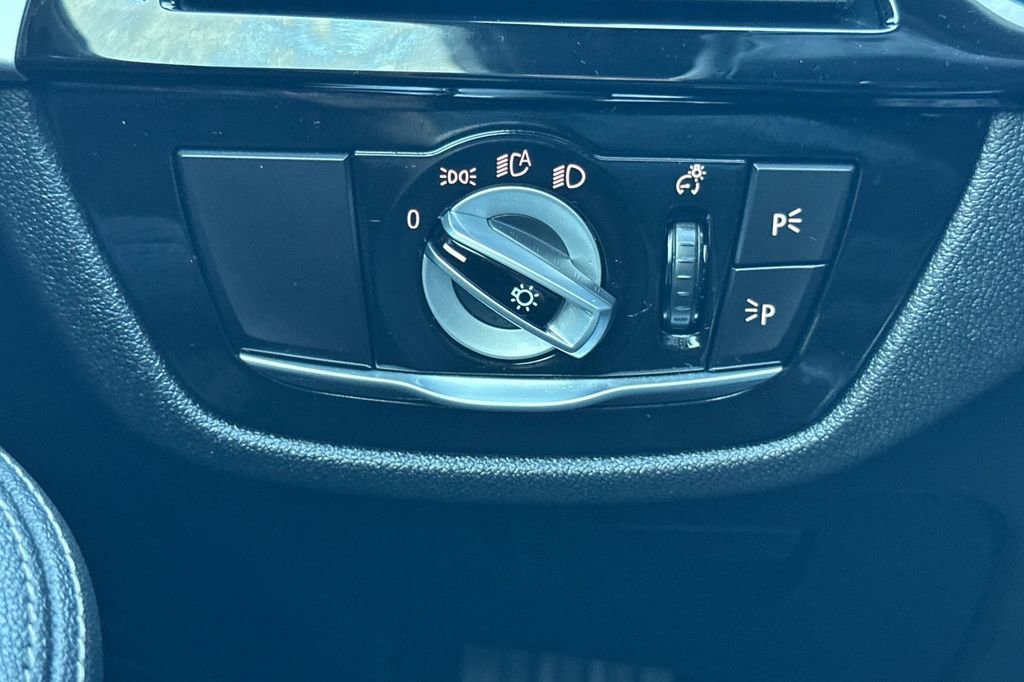 Used 2023 BMW 530e w/ Convenience Package image 30