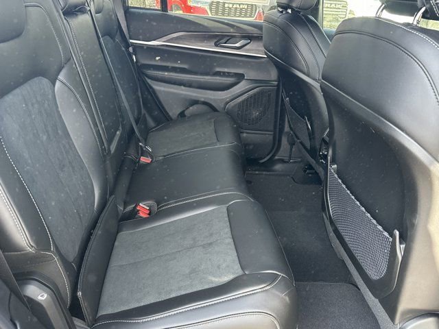 New 2026 Jeep Grand Cherokee Laredo image 17