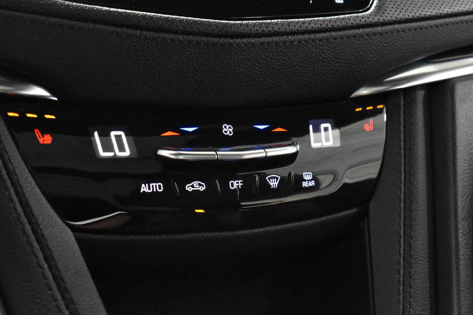 Certified 2022 Cadillac XT5 Premium Luxury w/ LPO, Floor Liner Package image 19