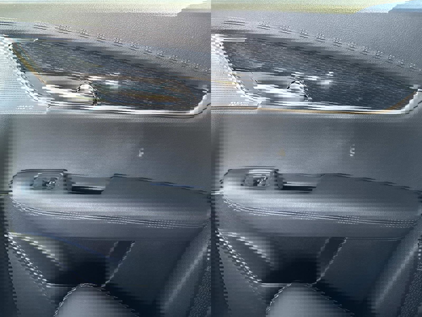 Certified 2025 Cadillac XT5 Premium Luxury image 15