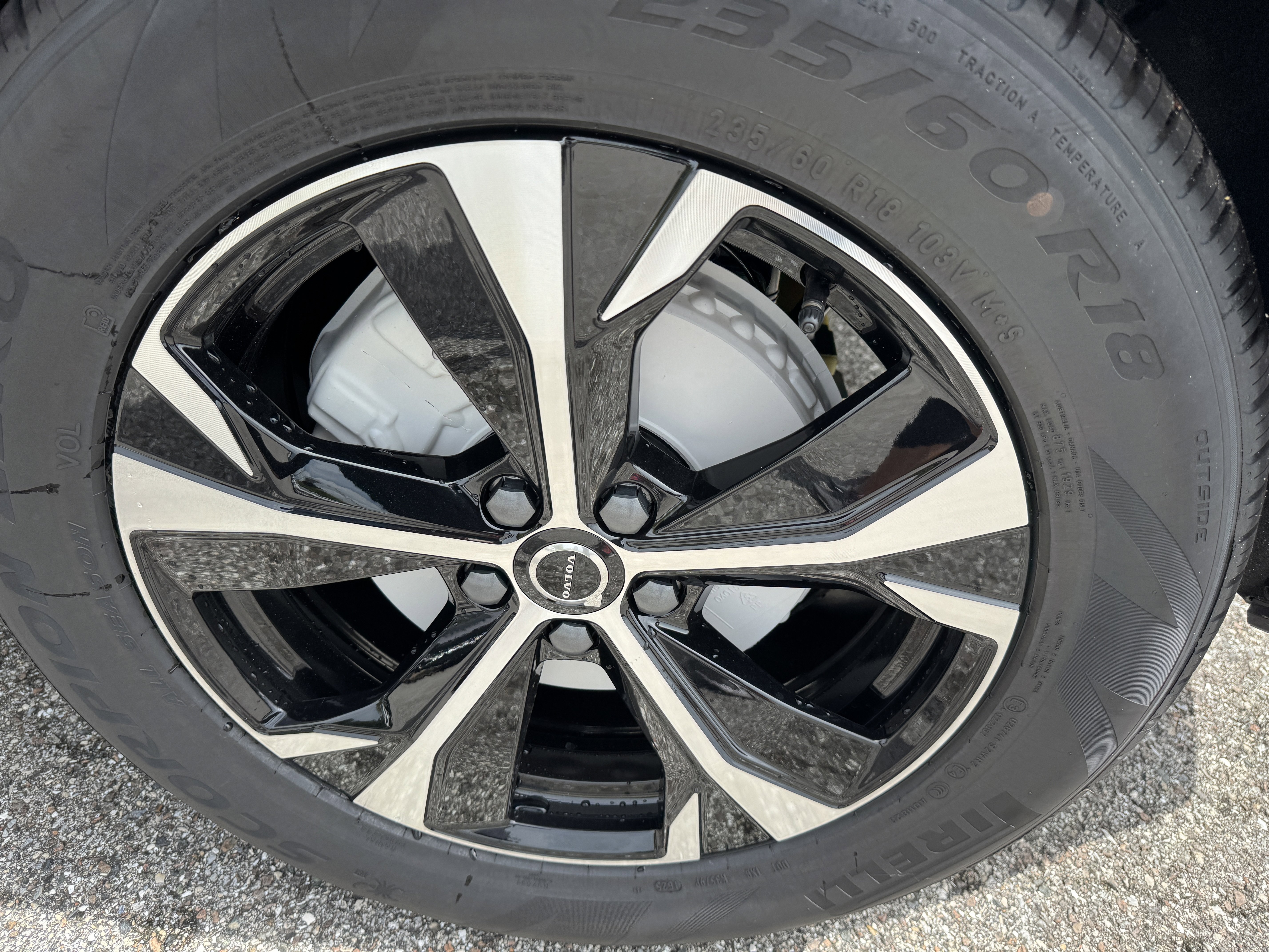 New 2026 Volvo XC60 B5 Core w/ Protection Package image 31