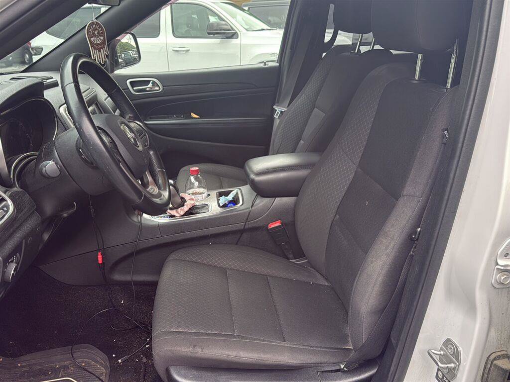 Used 2021 Jeep Grand Cherokee Laredo AWD/4WD image 41