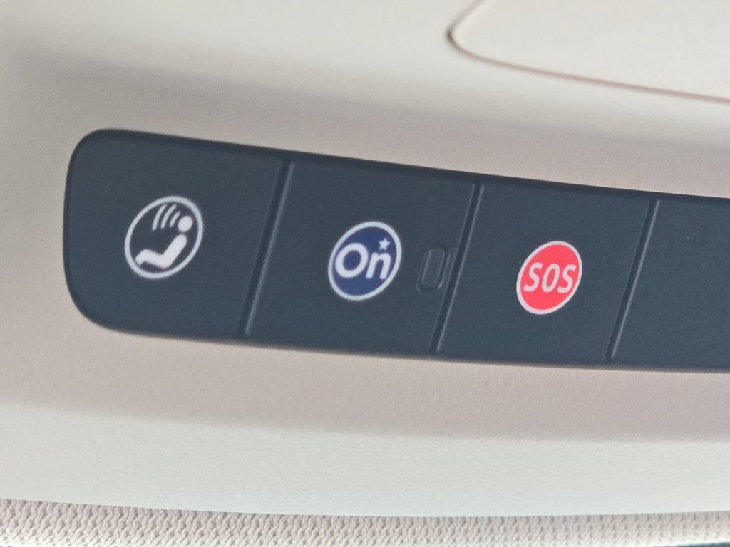 Used 2022 Buick Envision Essence w/ Technology Package II FWD image 8