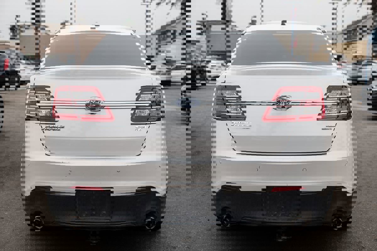 Used 2018 Ford Taurus SEL w/ Equipment Group 201A image 4