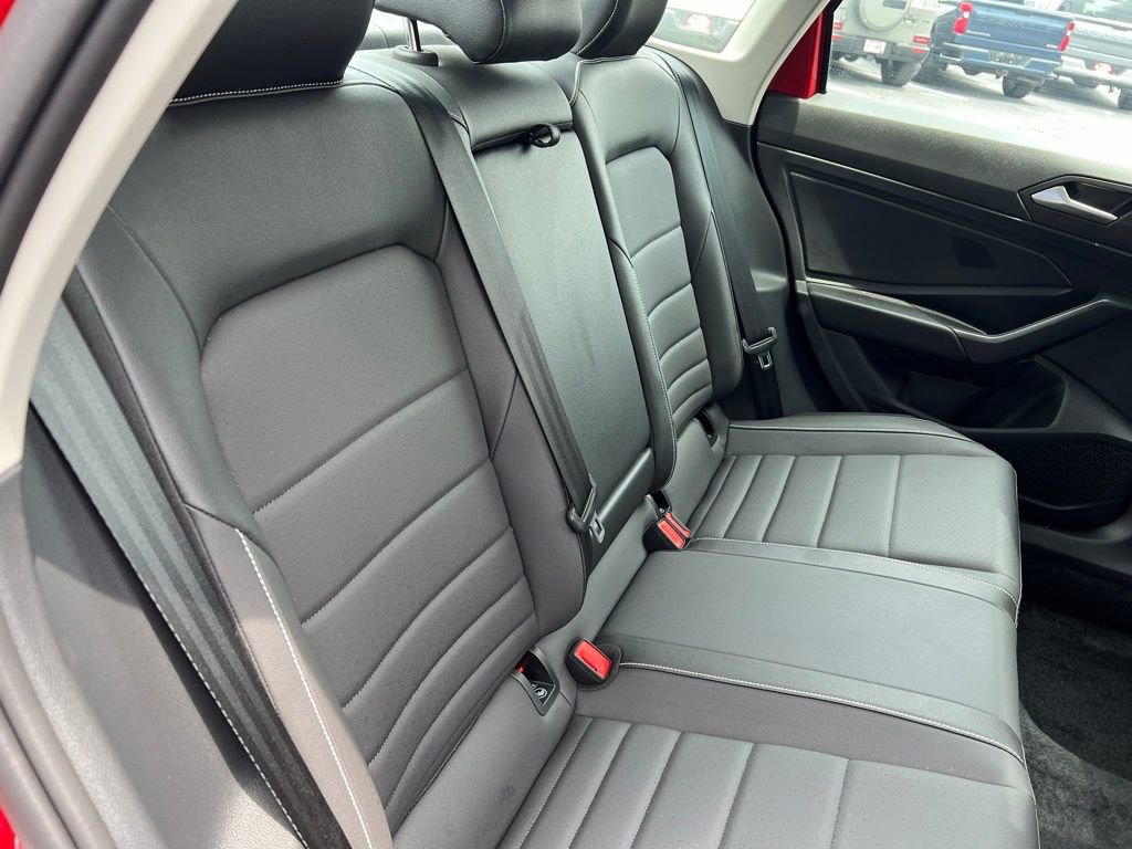 Used 2024 Volkswagen Jetta SE w/ Panoramic Sunroof Package image 27