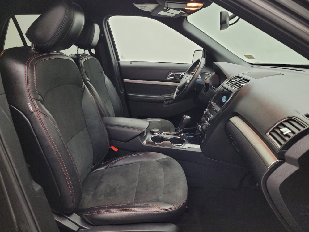 Used 2019 Ford Explorer XLT w/ Equipment Group 202A AWD/4WD image 21